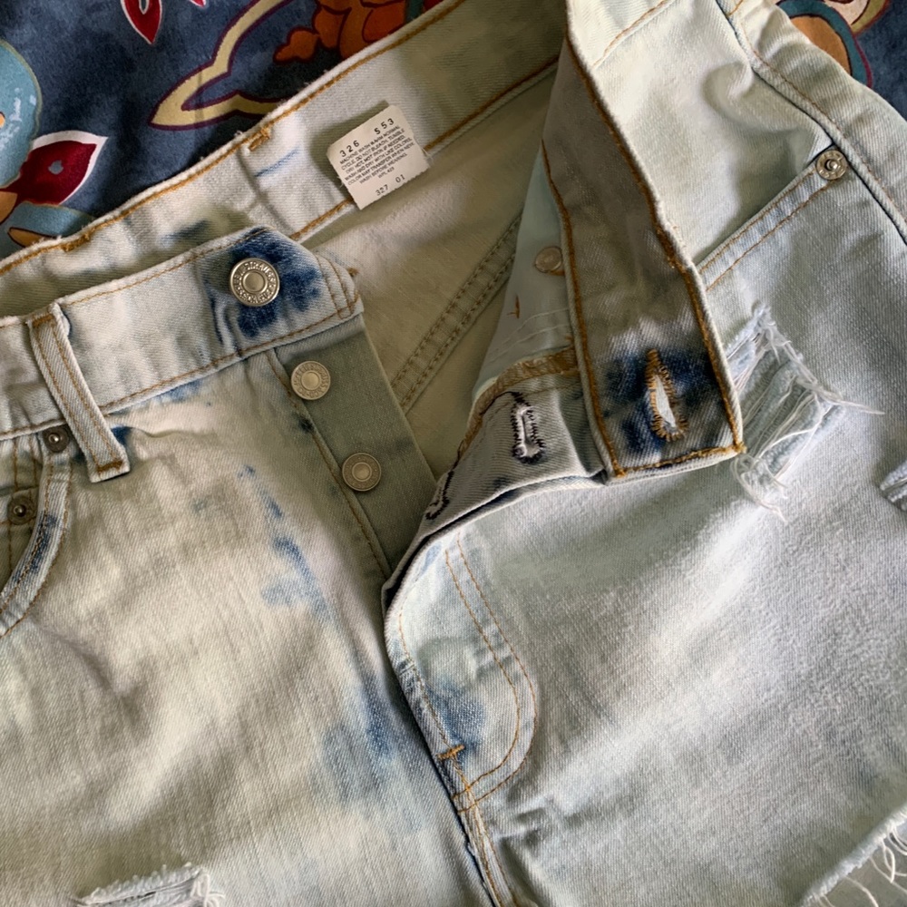 Levi's• Bleached wash Jean Shorts